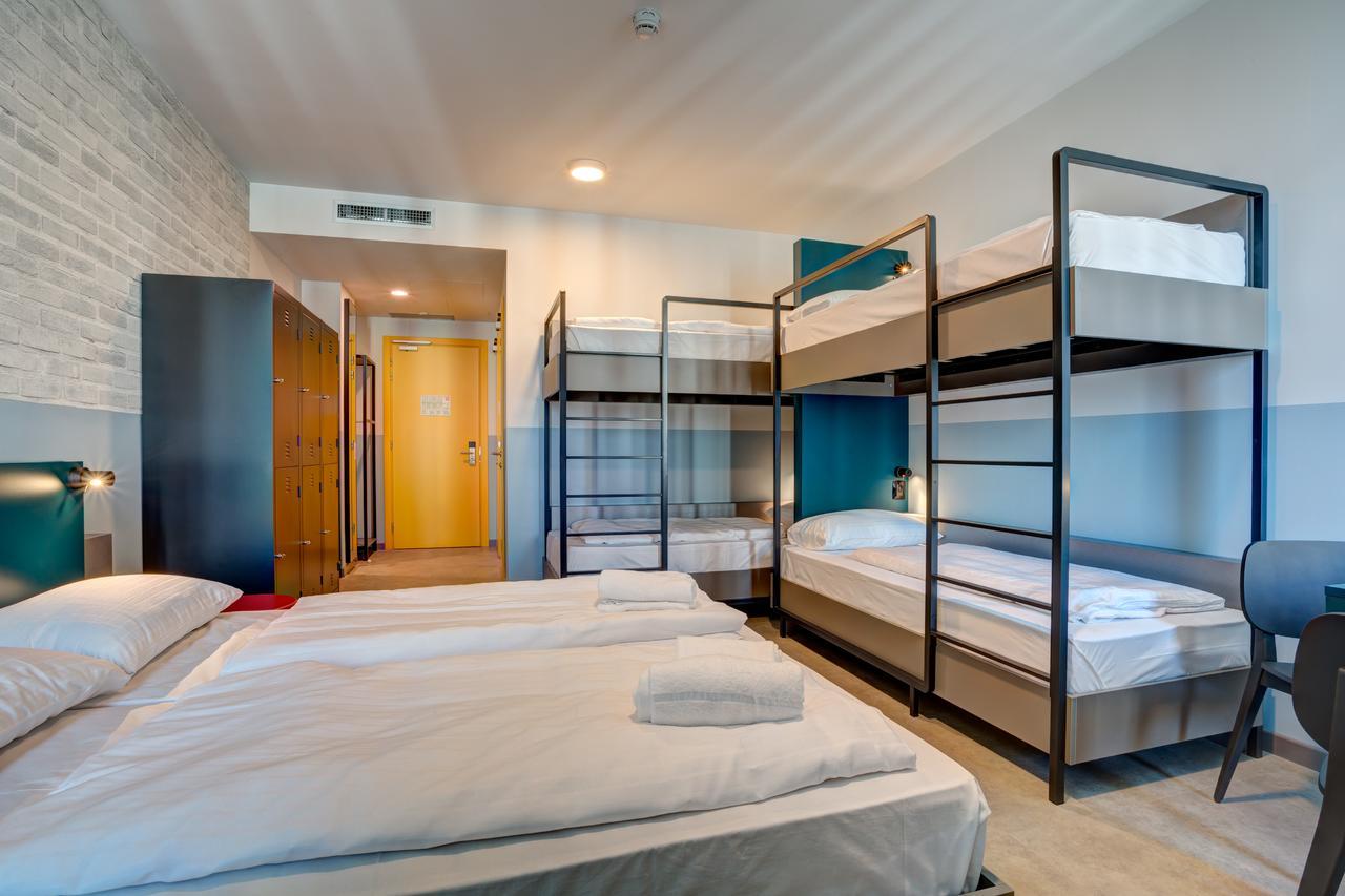 Meininger Lambrate Hostal *